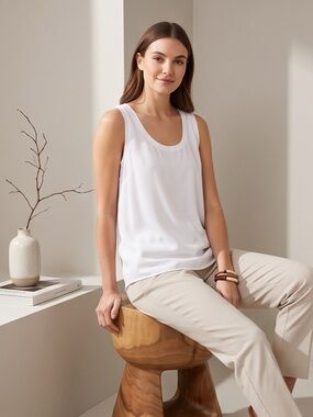 Laura Petites Ivory Sleeveless Crepe Blouse – Size 6